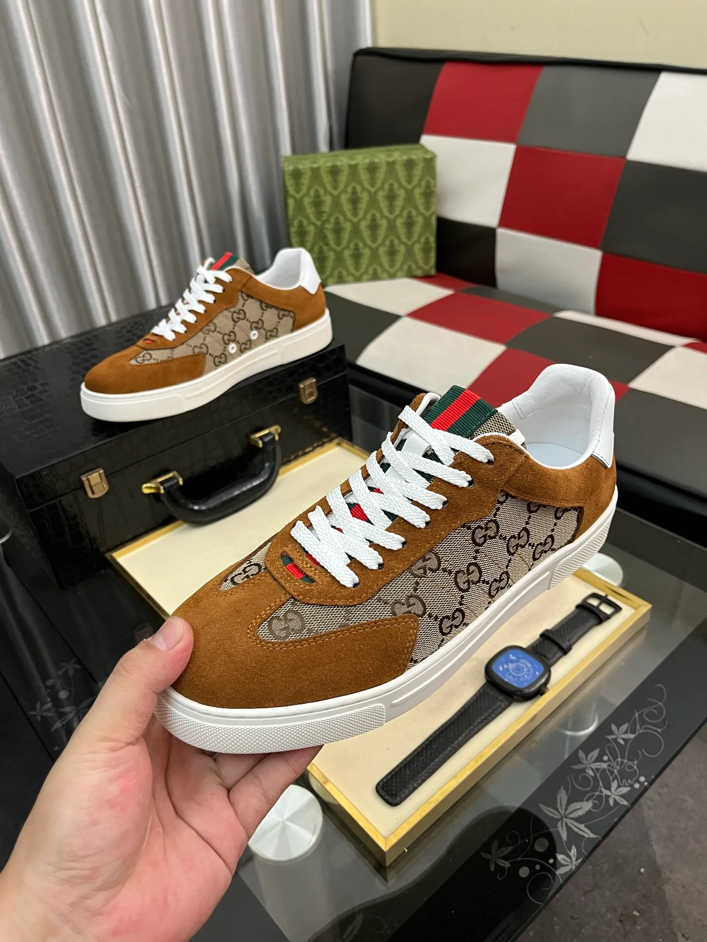 Men's shoes 💰380⌚️⌚️Gucci •Gucci original quality.~ Unique modern style sneakers. 🏃A must-have casual shoe for trendy men😍😍 Original brand imported from Italy, imported original leather, sheep lining (refuses to discolor and grind feet) Sole: Original sole provided by the original factory, French lazy style design ⚠️Fit to the feet, original quality, super comfortable original sole. Just like shooting the real thing🎬The real thing is better, code number: 38-442️⃣colors available